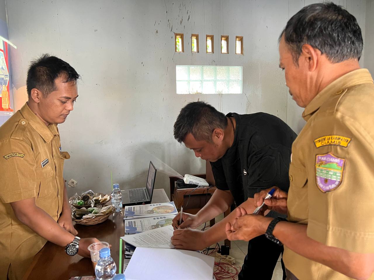 Serah Terima Pekerjaan Dana Desa Tahap 1 TA. 2025 Desa Dayeuhluhur