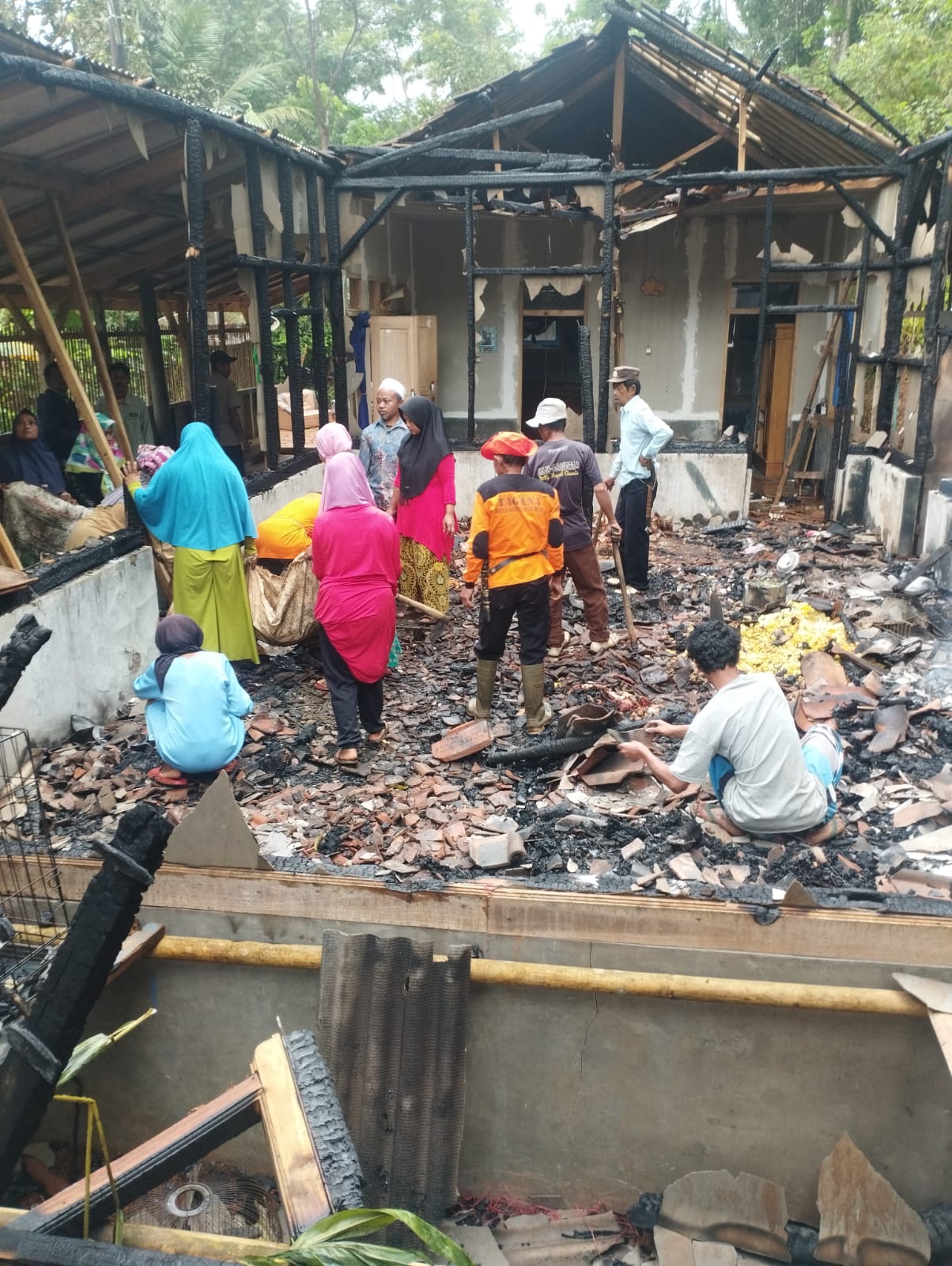 Rumah Warga di Dayeuhluhur Ludes Terbakar